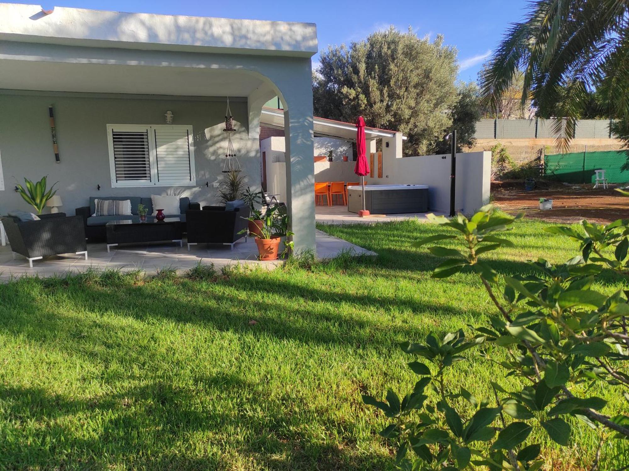Gran Canaria Completely Renovated With Jacuzzi Landhaus
